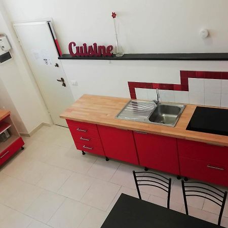 Appartamento Indipendente A Due Passi Dal Centro Savona Luaran gambar