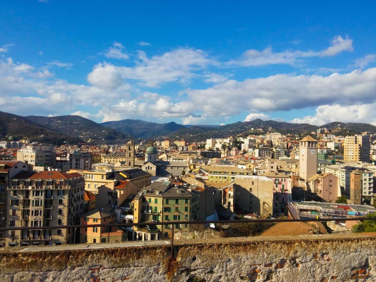 Appartamento Indipendente A Due Passi Dal Centro Savona Luaran gambar