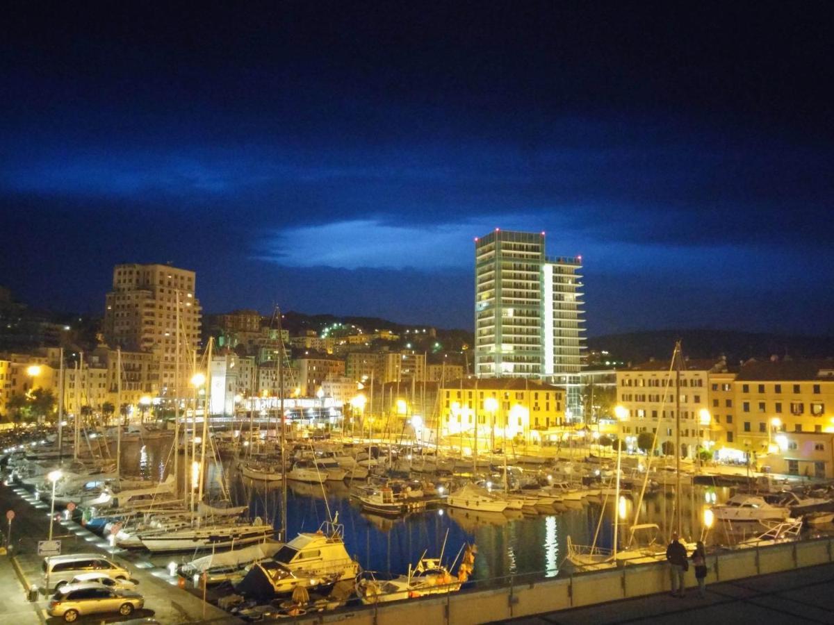 Appartamento Indipendente A Due Passi Dal Centro Savona Luaran gambar