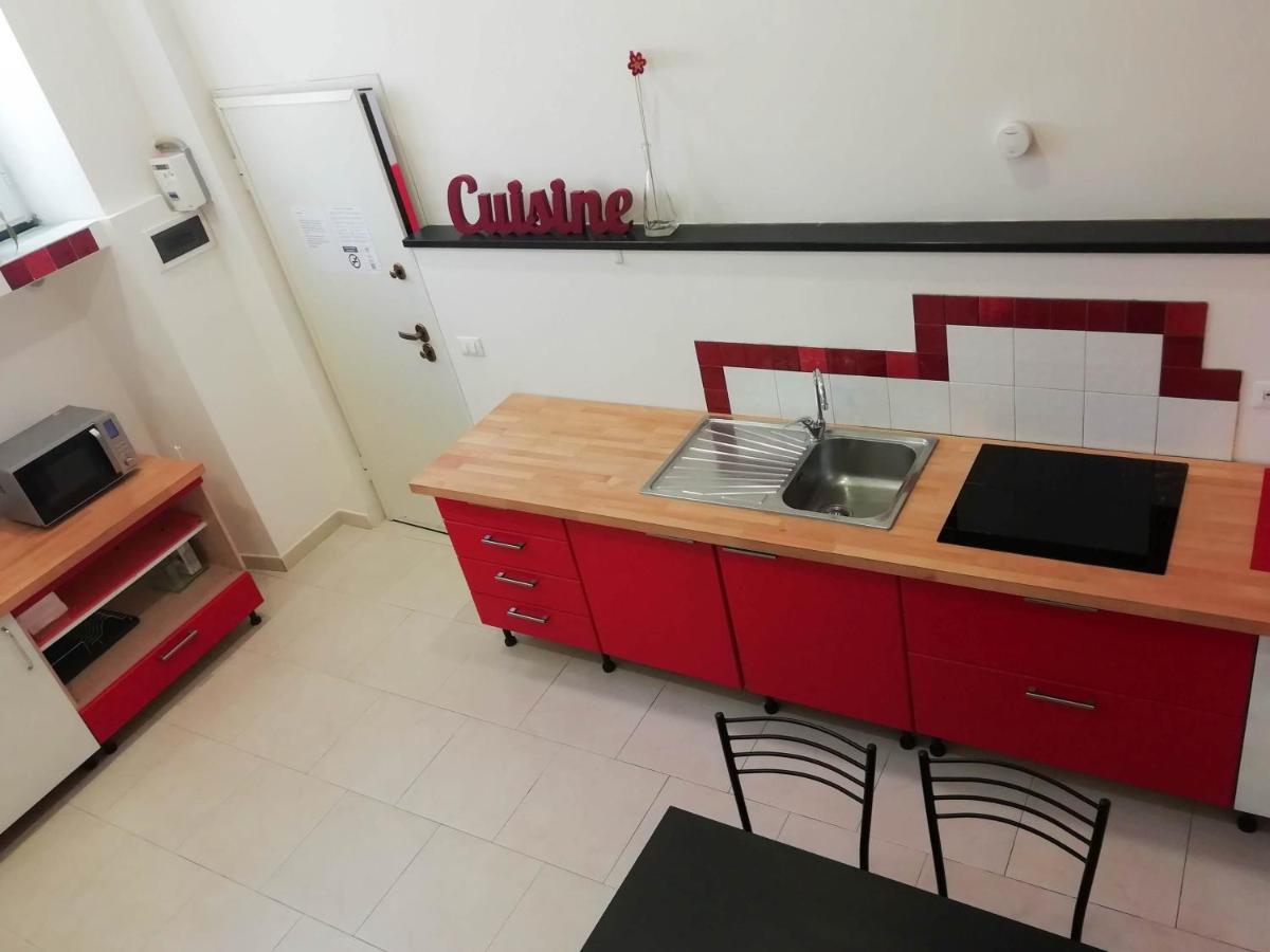 Appartamento Indipendente A Due Passi Dal Centro Savona Luaran gambar