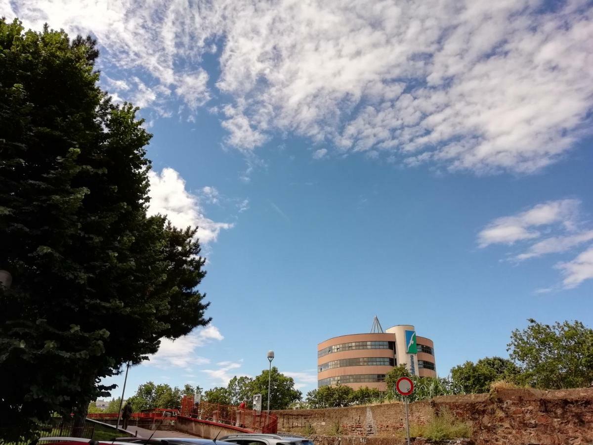 Appartamento Indipendente A Due Passi Dal Centro Savona Luaran gambar