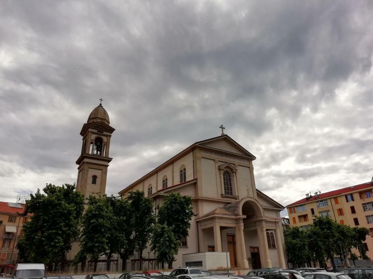Appartamento Indipendente A Due Passi Dal Centro Savona Luaran gambar