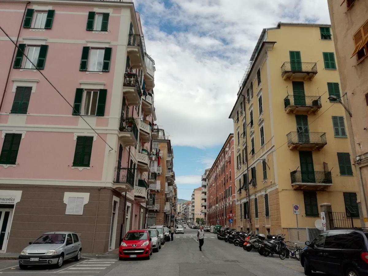 Appartamento Indipendente A Due Passi Dal Centro Savona Luaran gambar